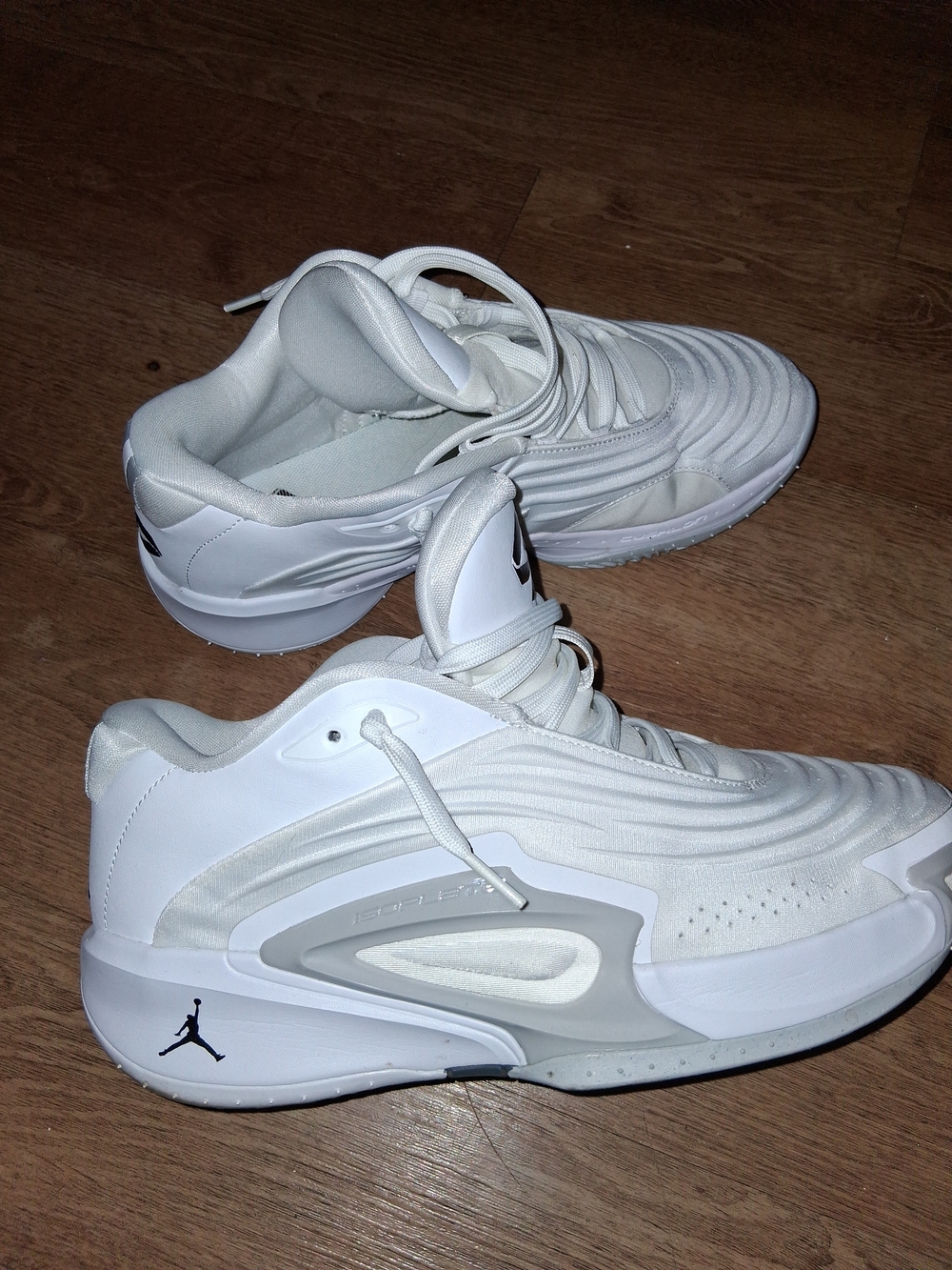 Nike Jordan Men’s White Low-Top Athletic Sneakers